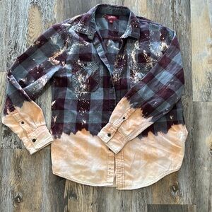 Bleached flannel / plaid button up